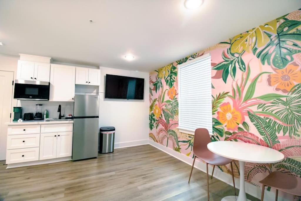 Summer Tropics Studio Apartment Two Queen Beds غالفيستون، تكساس المظهر الخارجي الصورة